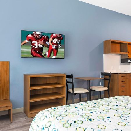Hometowne Studios By Red Roof Tampa - Airport West Chase Εξωτερικό φωτογραφία