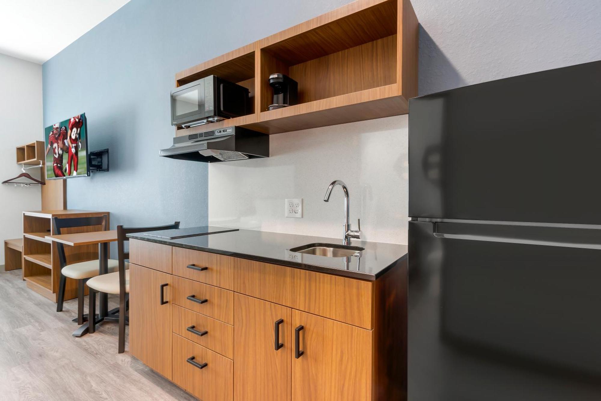 Hometowne Studios By Red Roof Tampa - Airport West Chase Εξωτερικό φωτογραφία