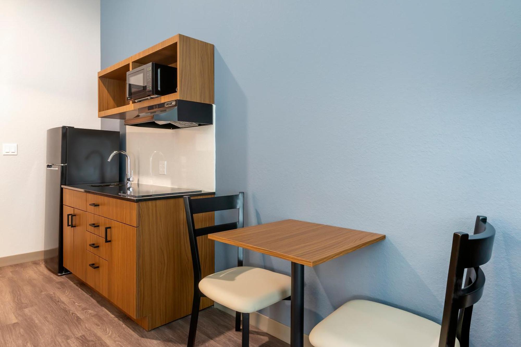 Hometowne Studios By Red Roof Tampa - Airport West Chase Εξωτερικό φωτογραφία