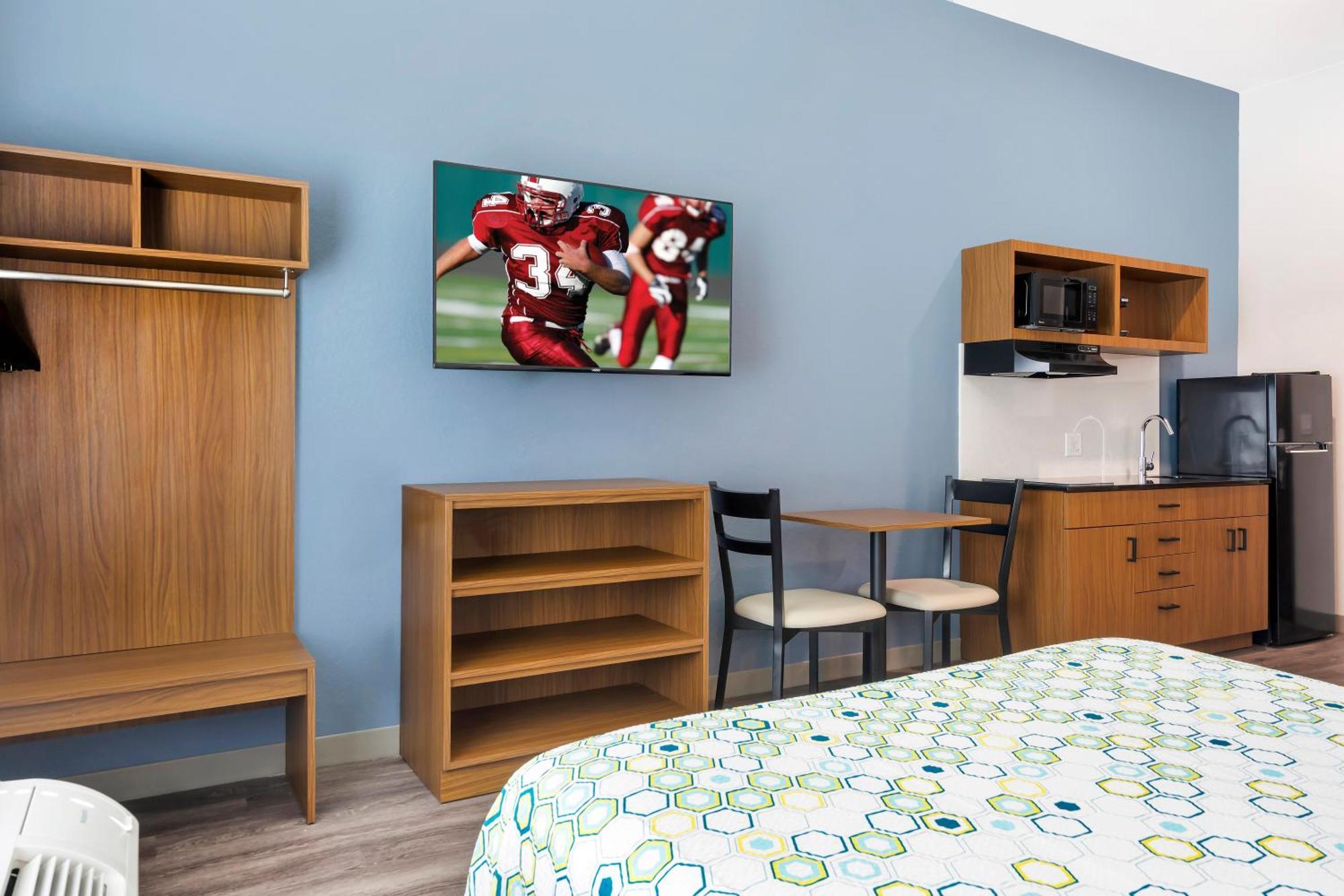 Hometowne Studios By Red Roof Tampa - Airport West Chase Εξωτερικό φωτογραφία