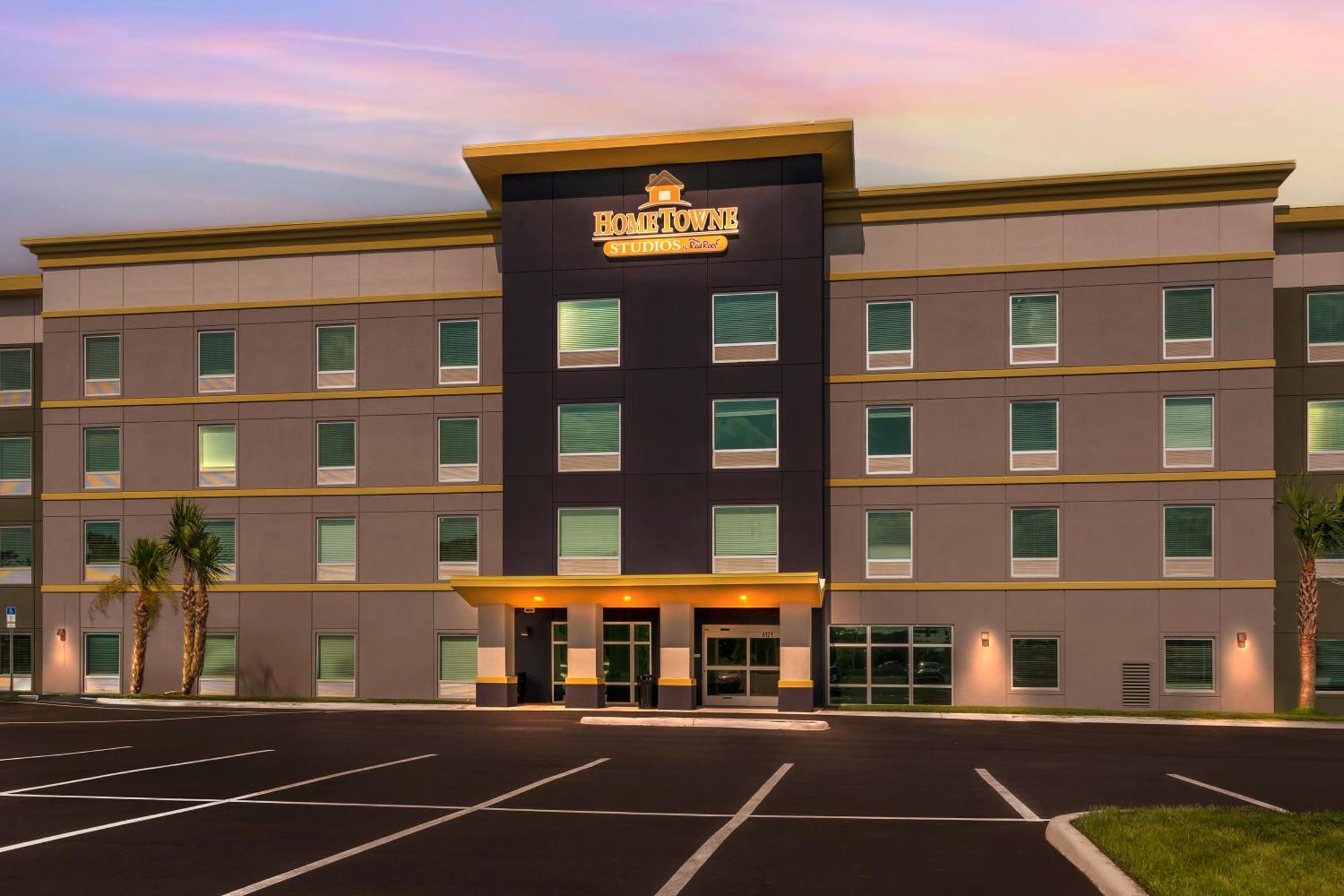 Hometowne Studios By Red Roof Tampa - Airport West Chase Εξωτερικό φωτογραφία