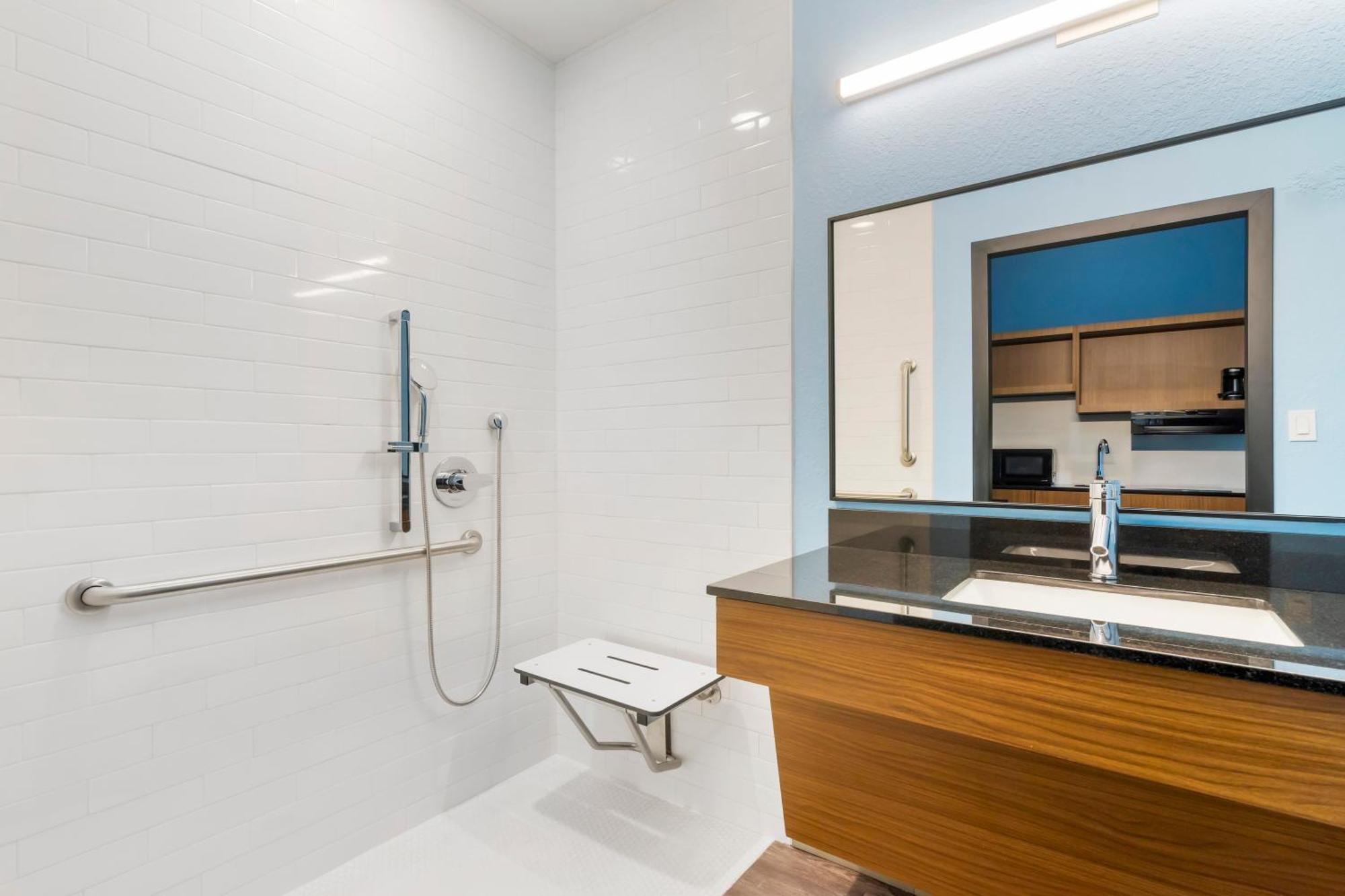 Hometowne Studios By Red Roof Tampa - Airport West Chase Εξωτερικό φωτογραφία