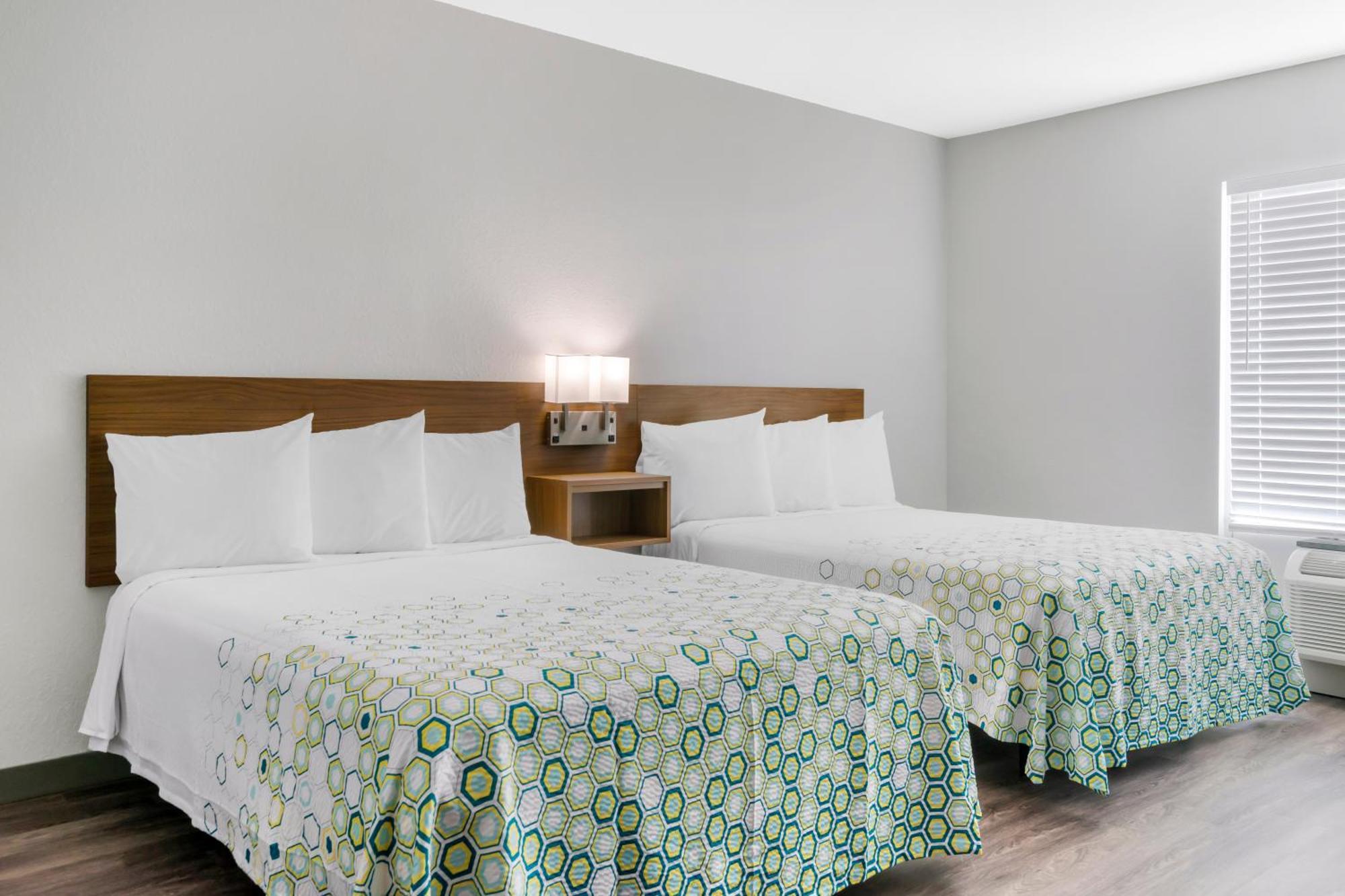 Hometowne Studios By Red Roof Tampa - Airport West Chase Εξωτερικό φωτογραφία