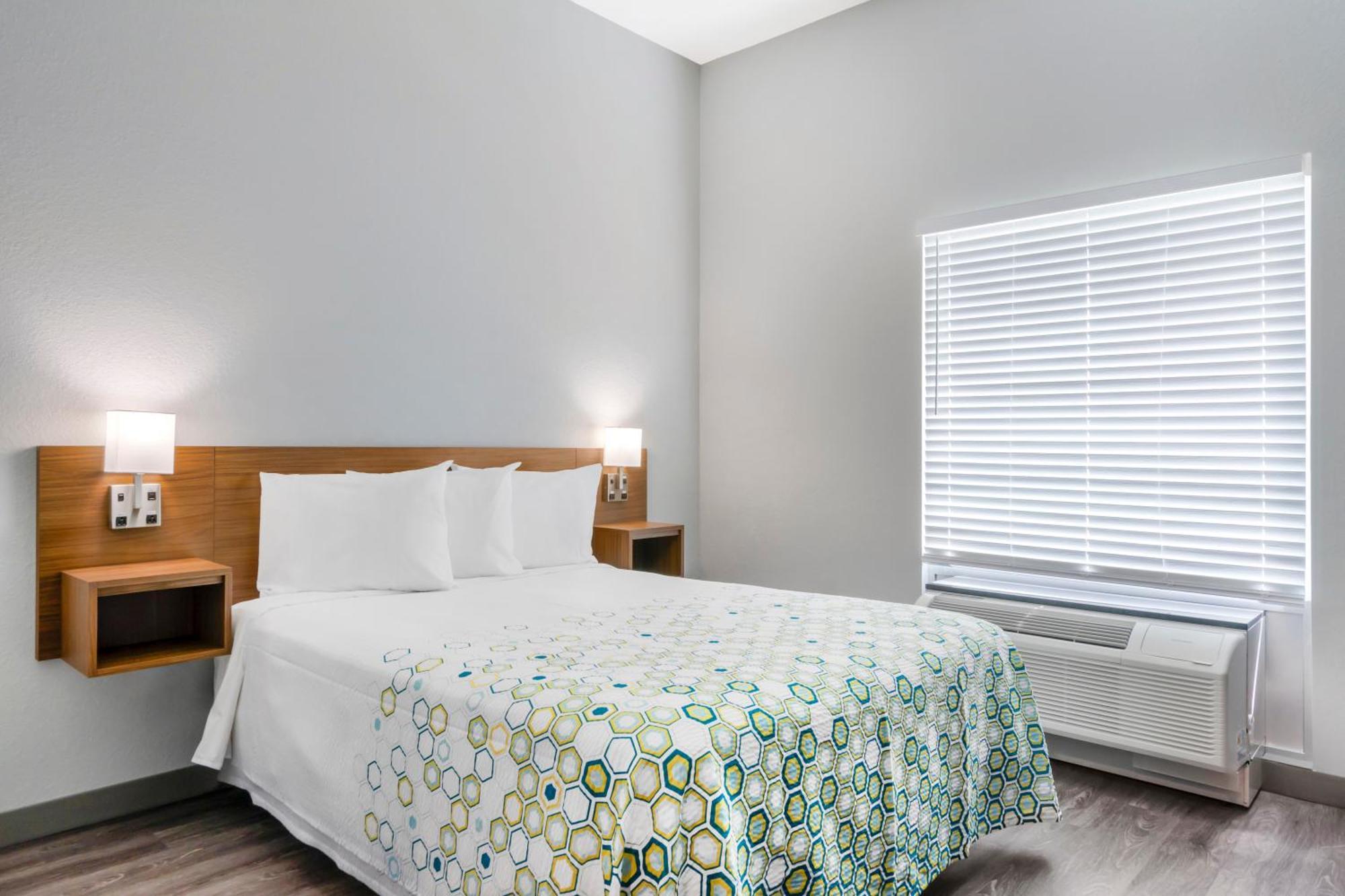 Hometowne Studios By Red Roof Tampa - Airport West Chase Εξωτερικό φωτογραφία