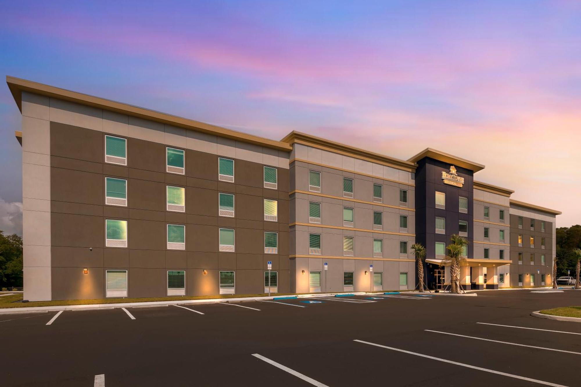 Hometowne Studios By Red Roof Tampa - Airport West Chase Εξωτερικό φωτογραφία