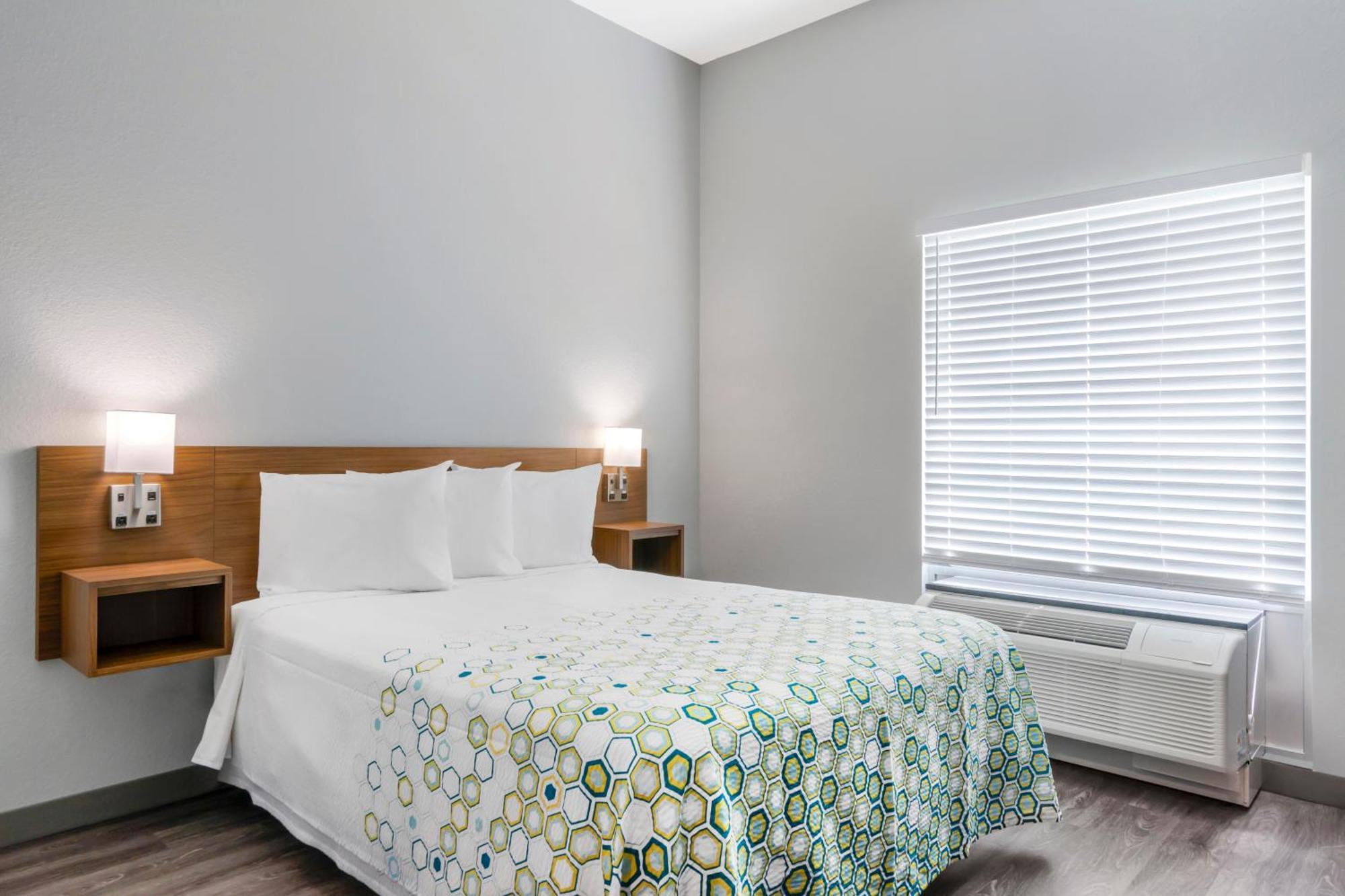 Hometowne Studios By Red Roof Tampa - Airport West Chase Εξωτερικό φωτογραφία