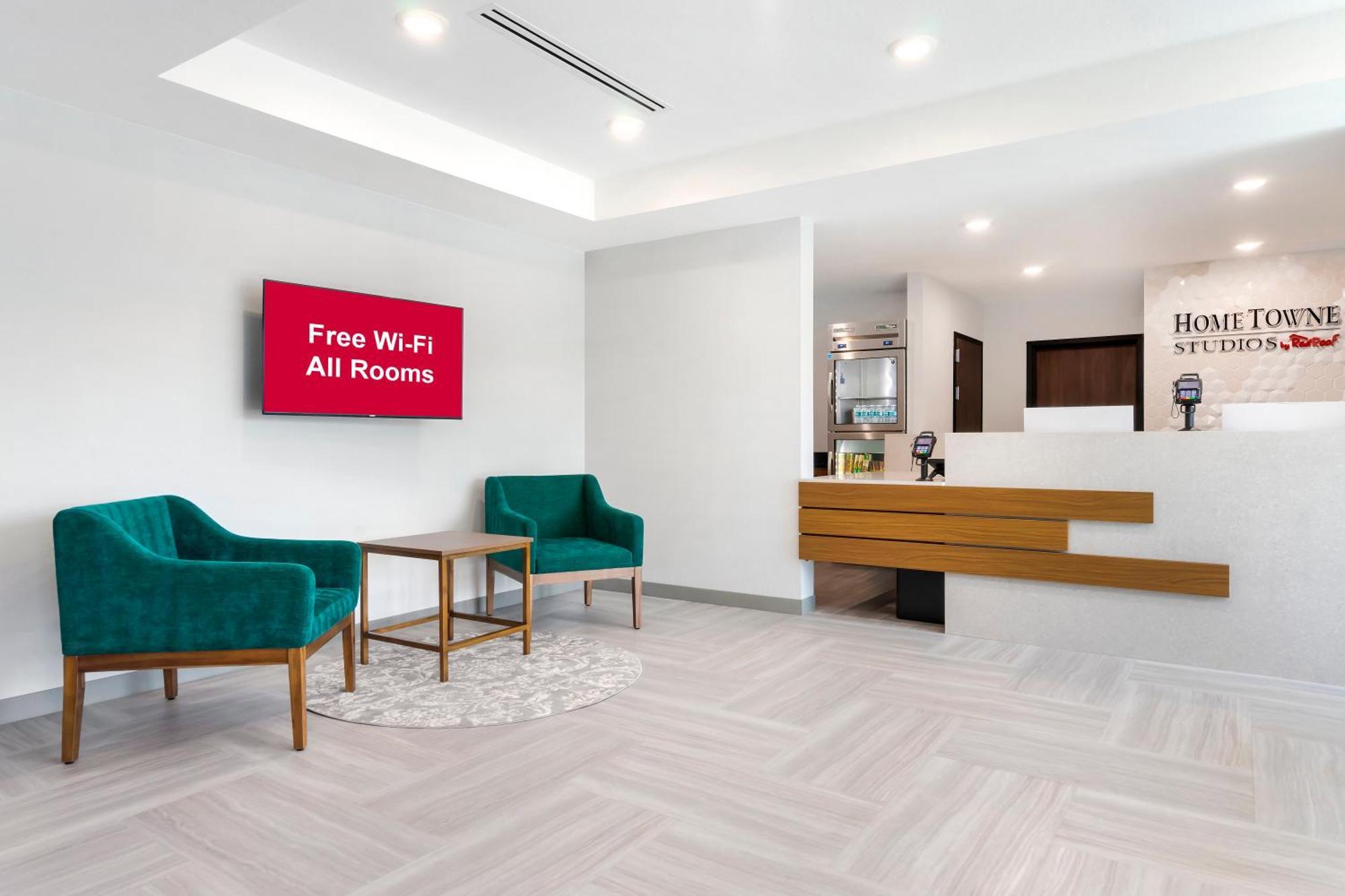 Hometowne Studios By Red Roof Tampa - Airport West Chase Εξωτερικό φωτογραφία