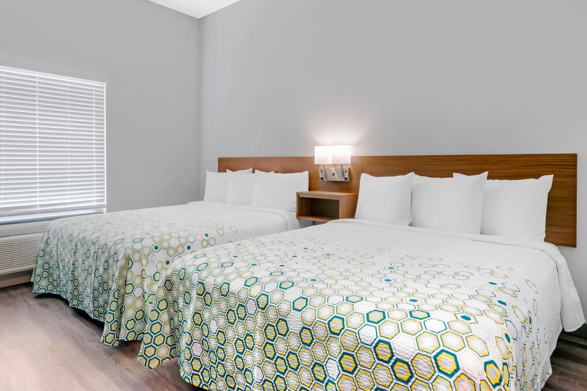 Hometowne Studios By Red Roof Tampa - Airport West Chase Εξωτερικό φωτογραφία